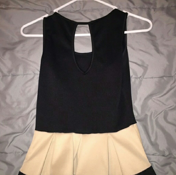 GORGEOUS CLASSY / SEXY DRESS! ๐ ๐ - Picture 2 of 3